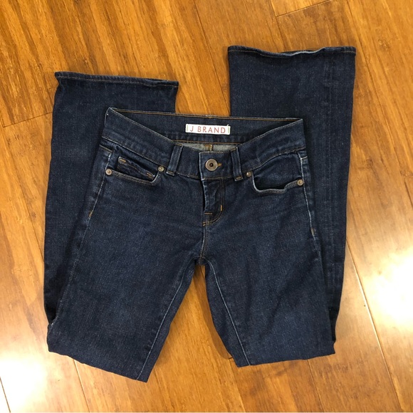NWOT 24 J Brand Boot Cut Jeans Size 24 - 28.5 inseam  LOW RISE   - 13 in across - Picture 2 of 10